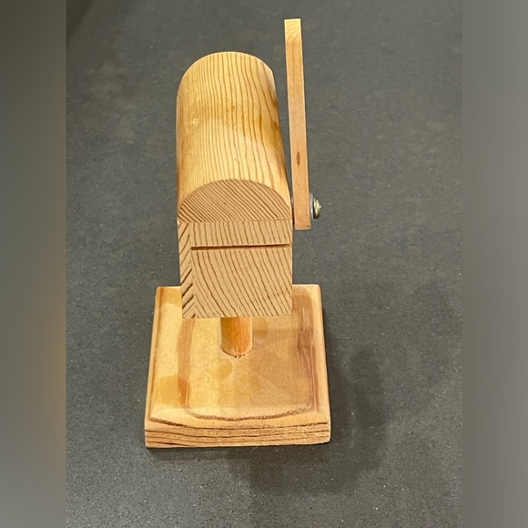 VINTAGE POSTAGE STAMP DISPENSER. Wooden. Mail Box shaped!! - Picture 2 of 9